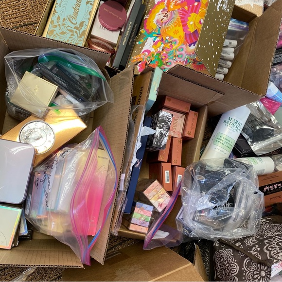 MYSTERY BOX ❤️Curated❤️BEAUTY SELF CARE SKINCARE MAKEUP HAIR SPA $277-$299 MSRP - Picture 5 of 16